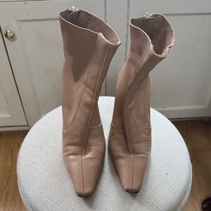 L’INTERVALLE Nude Leather Heeled Boots
